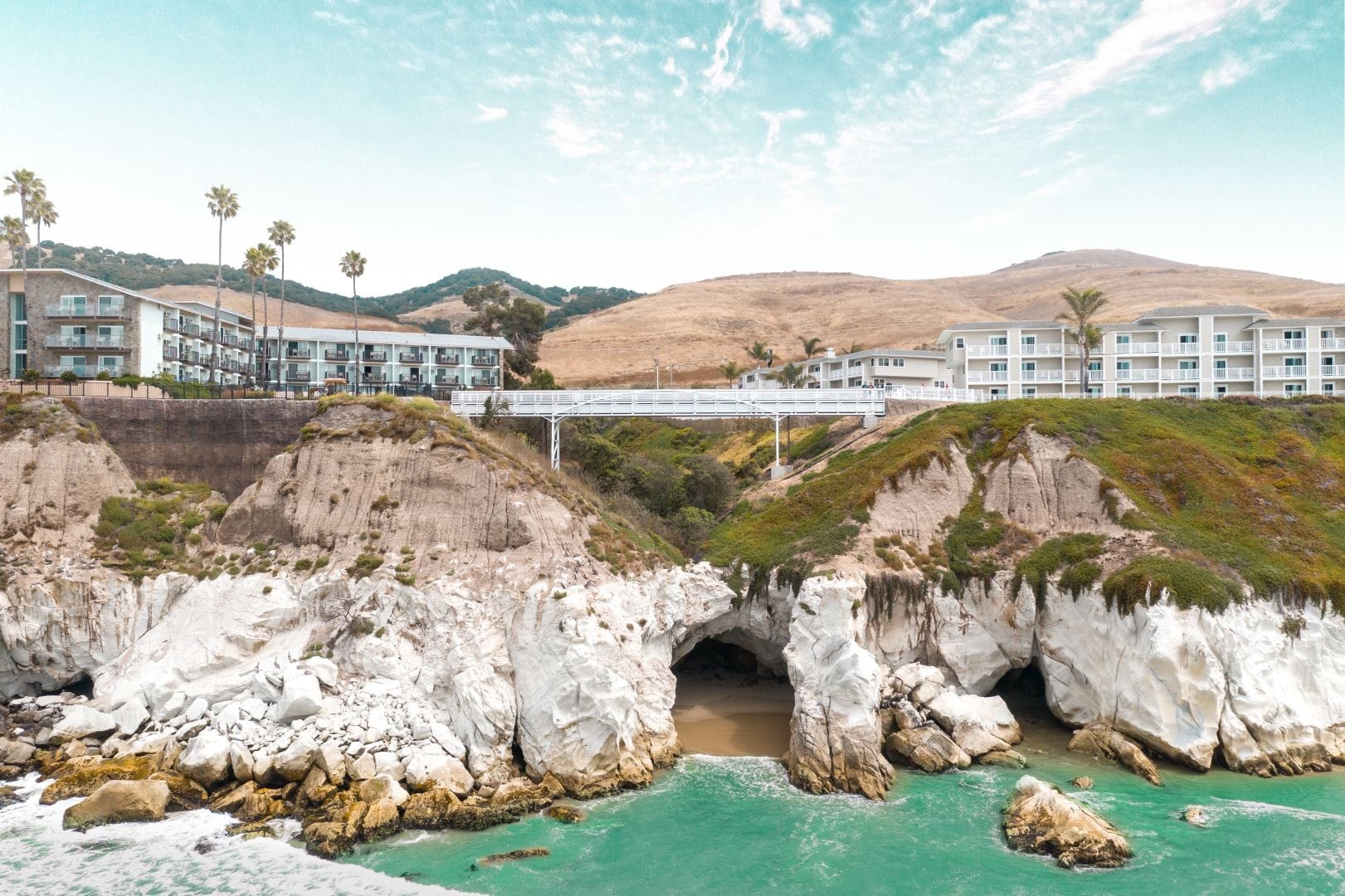 Pedestrian bridge linking the Shore Cliff Lodge and Light House Suites to the Coastal Trail